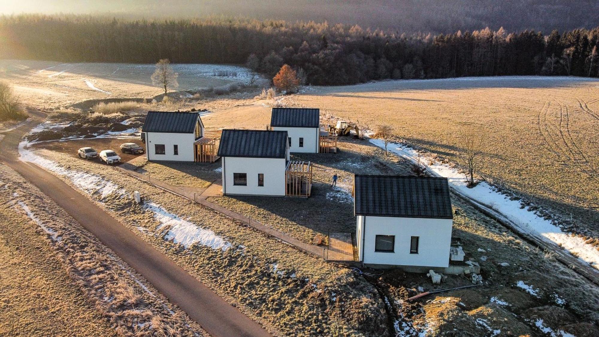 Wataha Pod Basztami - Wadera - Domki Caloroczne Radkow Exterior foto